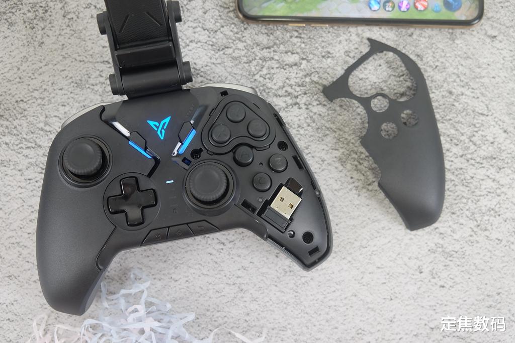 |比智能手机更懂创新，号称手柄界的苹果，飞智八爪鱼2上手体验