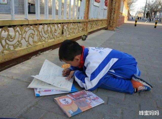 作文|老师让写800字作文，小学生为凑字“各显神通”，网友：笑出泪