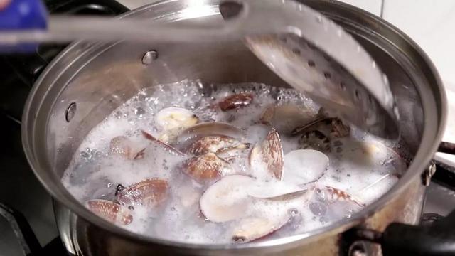 炒花甲：告别外卖，在家也能吃到正宗的辣炒花甲啦！