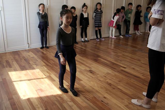 臀部：大腿内侧松弛吗，练好这3个动作，让你轻松练出紧致美腿线条