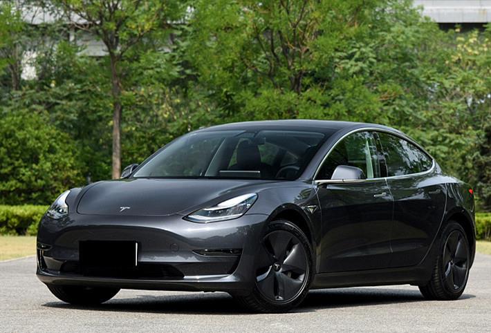 奥迪A4L|20来万，就能买特斯拉Model 3了，加速猛，有逼格，还买奥迪A4L？