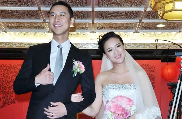 【何妤玟】35岁嫁给喜欢自己18年的粉丝，8年后却牵手离婚，婚姻面前无童话