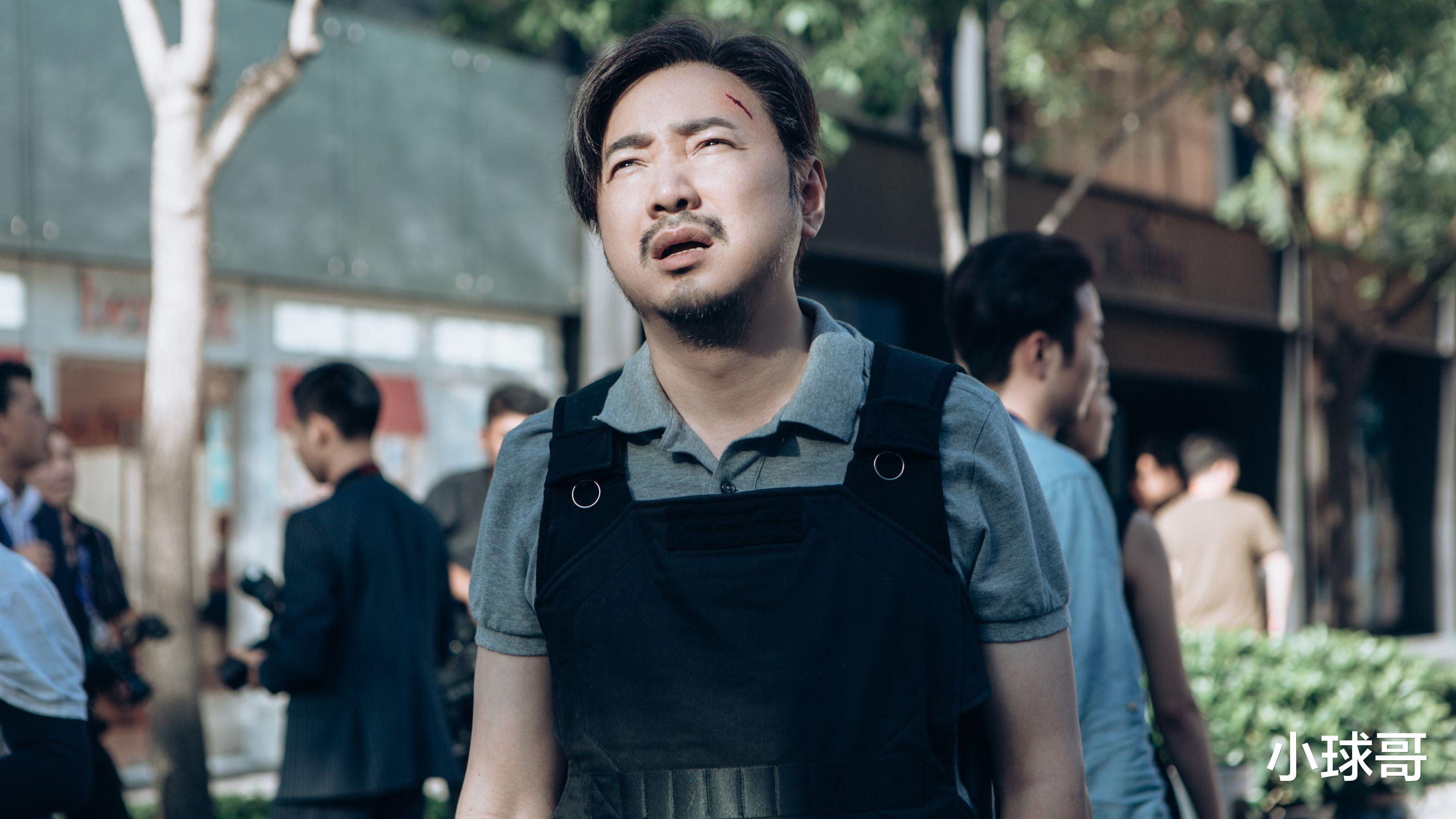 徐峥▲看导演是新人又没钱，抱着帮一把的心态出演，结果获得了12亿票房