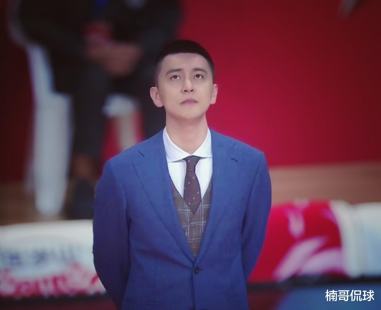 杨鸣|杨鸣爆粗口网友评价很一致！首度执教受关注，妻子气质出众现身少