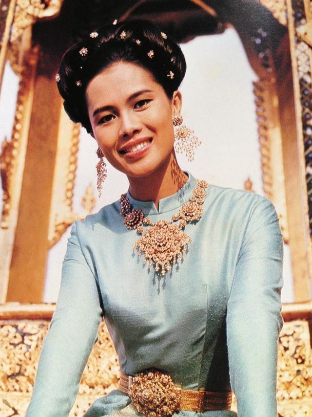 泰國詩麗吉太後88歲生日！王室發美照慶祝，年輕時比蘇提達都驚艷-圖3