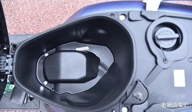 |售价1万，豪爵USR125配置详解，单缸风冷功率6.6kw，到底值不值