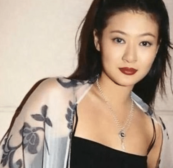 「陈宝莲」陈宝莲去世18年,那个刚出生的儿子找不到亲生父亲,后来被王菲收养,如今怎样