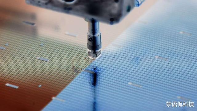 芯片|何止EUV光刻机！荷兰手中还有另一张王牌，一年狂赚7600亿