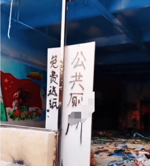 |实拍：因房东恶意涨房租，店主怒砸四十万装修，店铺变成公共厕所