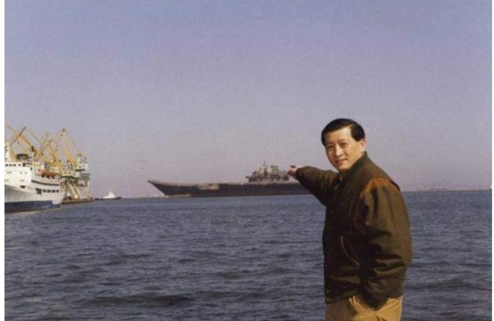 爱国|那个买下航母无私送给祖国，随后宣布公司破产的商人，现在怎样