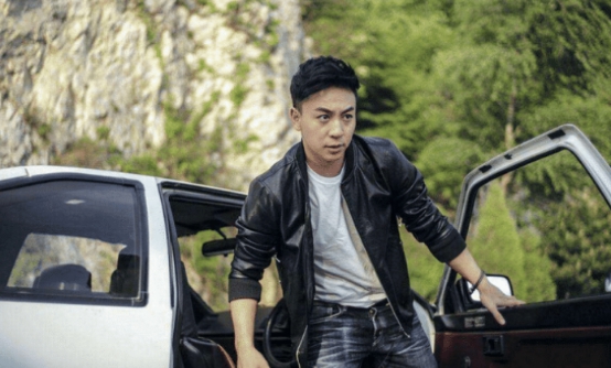 [释小龙]?她14岁把初恋给了释小龙，全网禁止她整容，今27岁长成这样？