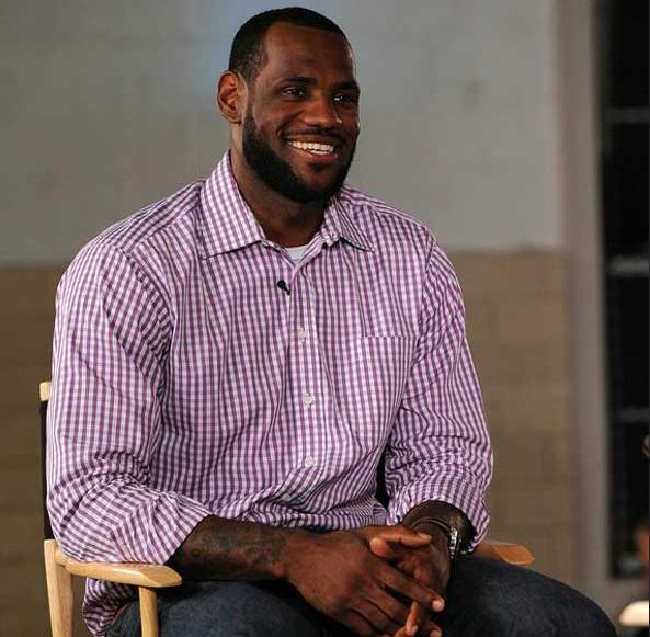 勒布朗·詹姆斯■2010年，詹姆斯成为自由球员，当时联盟各队的报价如何？