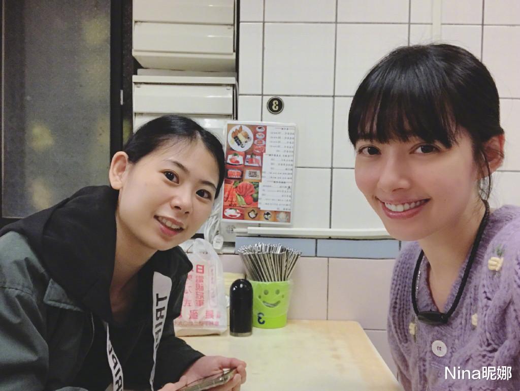 郭碧婷|郭碧婷爆怀孕后首次晒照，穿黑衣秀狗也不愿露肚真气，纯素颜好美