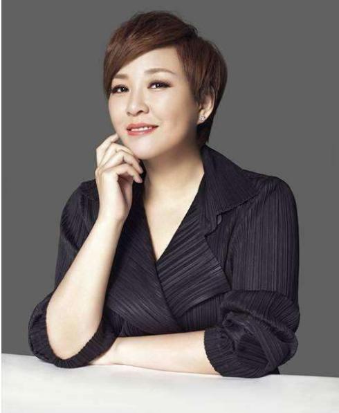 李静|就在1天前, 从央视裸辞后身价数十亿, 嫁史可前夫的李静又曝新情况