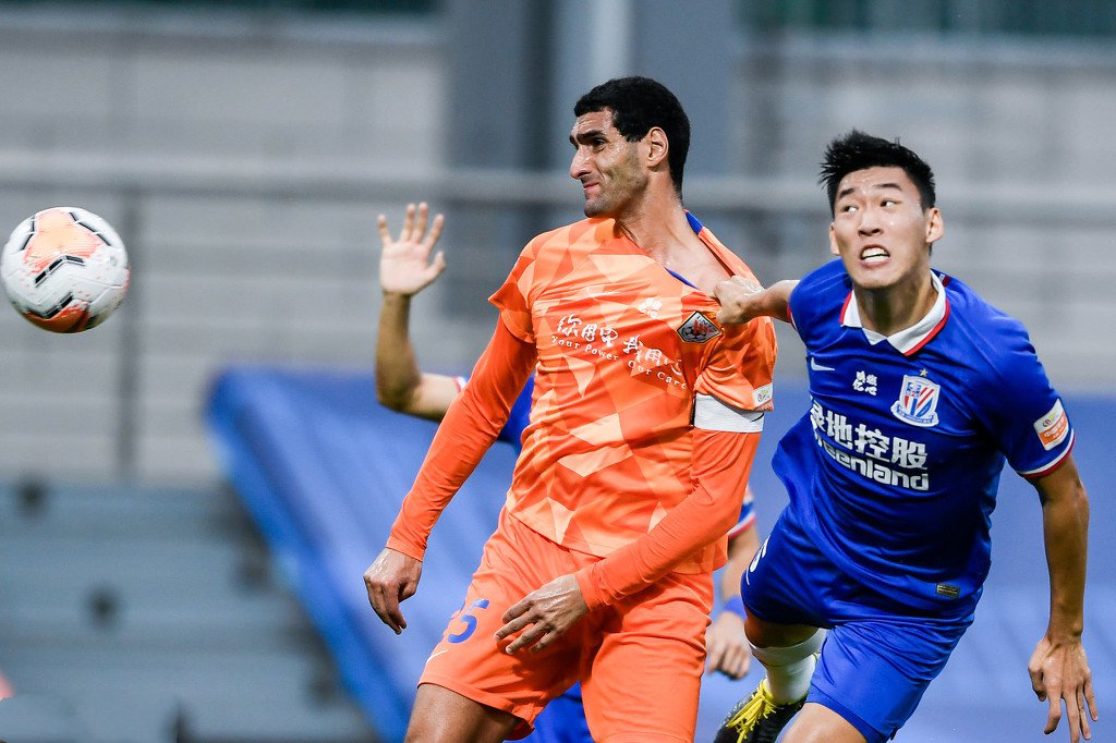 山东鲁能|申花大将逃过红牌,鲁能输球太冤枉?官博发文:裁判判罚不敢恭维