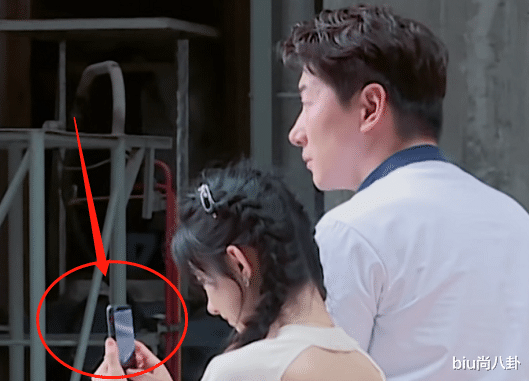 赵丽颖|赵丽颖和冯绍峰视频通话，谁注意她第一句话说了啥？我没听错吧