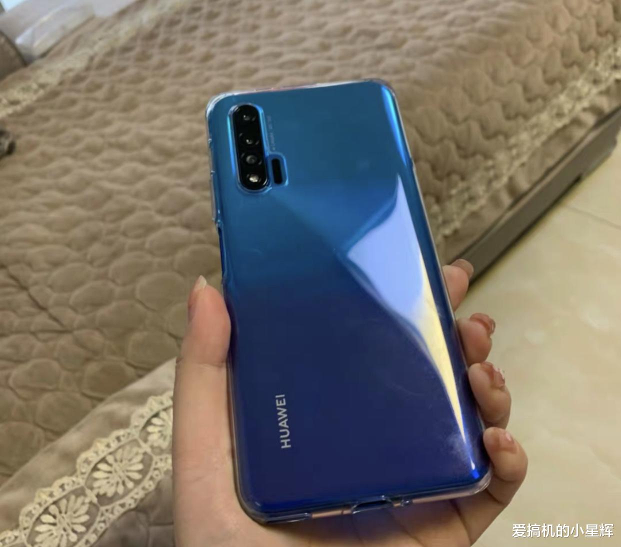 华为：华为火力全开，46万跑分+40W快充+128GB，从3799到2399