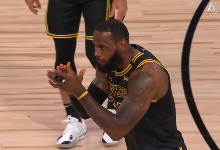 凯里·欧文|一点都没变！谢谢你欧文，三年过去了，詹姆斯终究还是没忍住