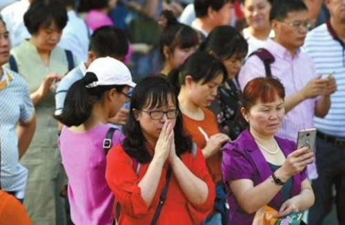 「高考作文」他用甲骨文写高考作文，名校破格录取，教授培养他两年后无奈辞职