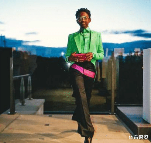 [德维恩·韦德]第二个EJ酱！韦德变性儿子新造型抢眼，粉色头发更像女生，变化明显