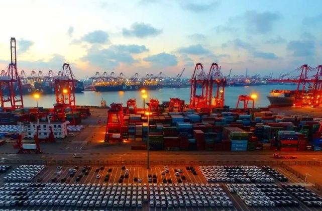 「华为」特朗普断供华为的后果来了，日媒：厂商主动的避开美企，美国的损失更大