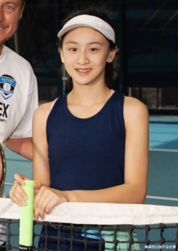 『田亮』田亮11岁女儿发育过猛？穿运动背心抬手那刻，网友：我承认我羡慕了