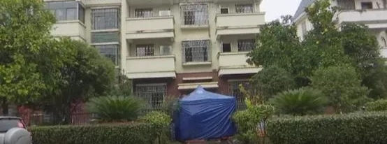 600万买下的别墅，原房东父母一顶帐篷堵门口，给50万就走