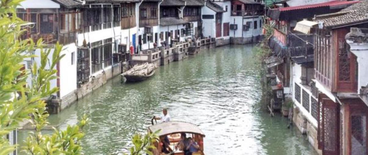 古镇|国内“最聪明”的景区,游客暴增就免门票,现今游客爆满