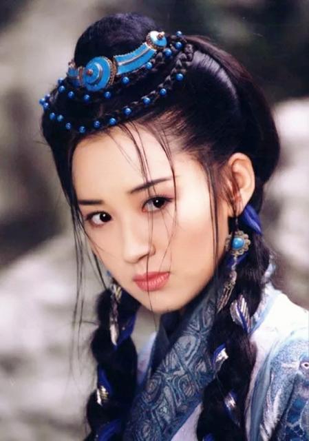 「许晴」与小20岁男星“恋爱”，4段感情都虐，51岁的许晴真“骚”真软