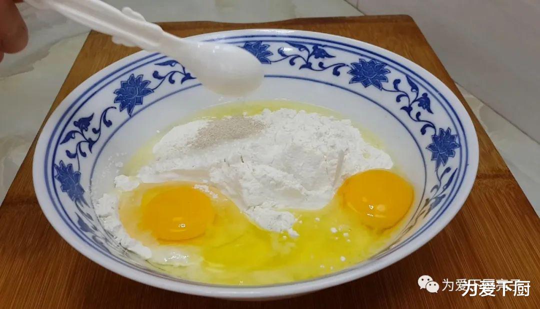 [鸡蛋]面粉别再烙饼了，加4个鸡蛋，又香又脆又松软，比饼干油条还好吃