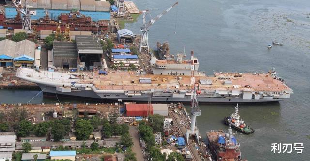印度：今年开造！印度第二艘国产航母要用电磁弹射，吨位比山东舰还大
