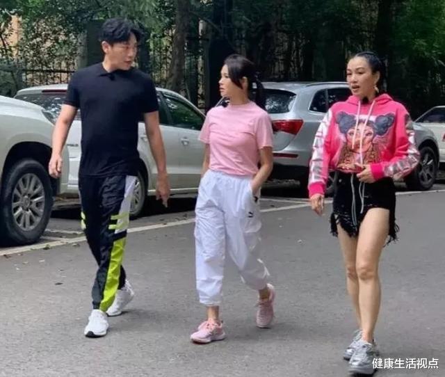 郑智薰@37岁Rain练出肱二头肌,42岁秦昊已胖成他大爷