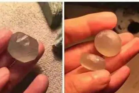 []你敢玩行家料吗？价值不菲的满裂原石，10万都不卖
