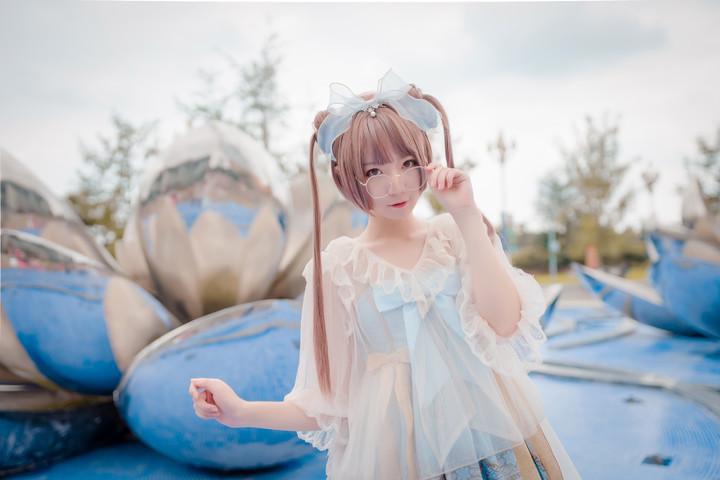 哑铃|老师穿Lolita上课被家长举报,双马尾白丝袜成标配,学生反映亮了