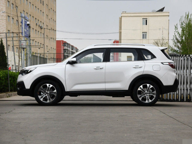 起亚汽车|起亚智跑直降2.5万，9万出头车开走，油耗6.3升，刚买的虎8不香了