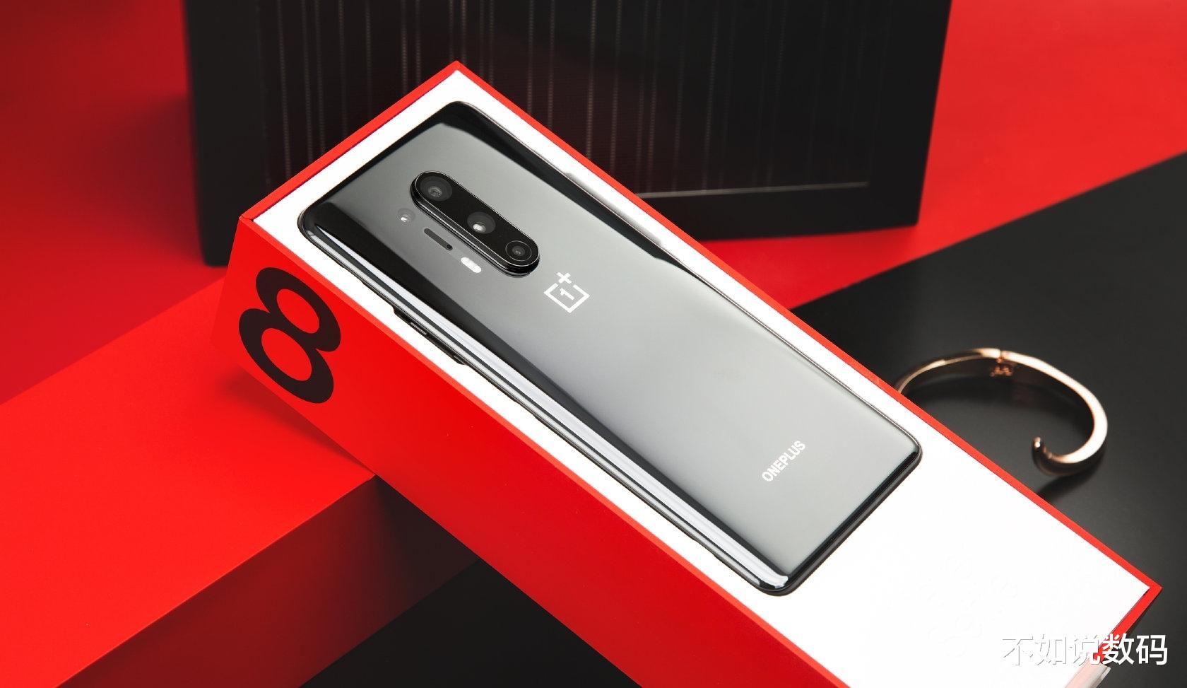 一加科技|一加8Pro让位新旗舰，2K分辨率+4510毫安，大幅降价400元！