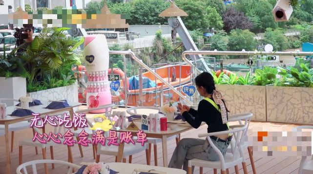 赵丽颖|赵丽颖《中餐厅》进食一边吃一边吐，卫生习惯遭嘲讽：太恶心了