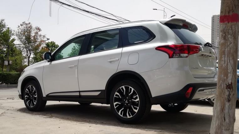 福特嘉年华ST|预算18万提辆三菱欧蓝德，用车7256公里后，车主详细说出了优缺点