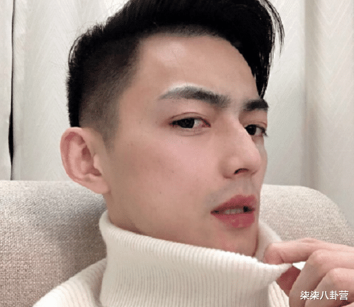 古力娜扎@“电竞霍建华”为何照片只露侧脸？看到正脸后，偶像梦破碎了！