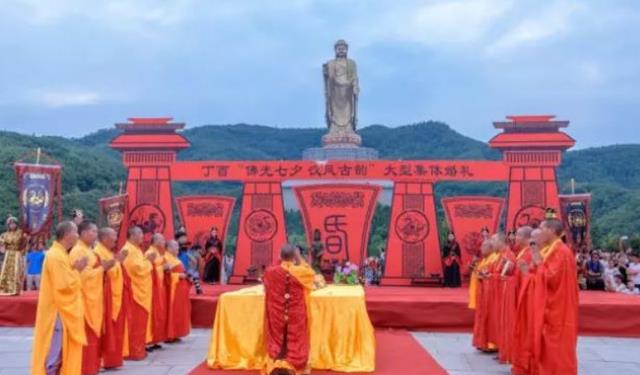 中原大佛|耗资12亿人民币的世界最高佛“凉了”，水喝不起，更拜不起