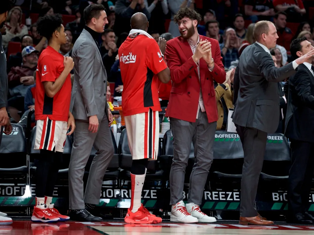 「湖人队」NBA最可怕的球队出现了!两悍将要复出!他们真打算黑八湖人啊!