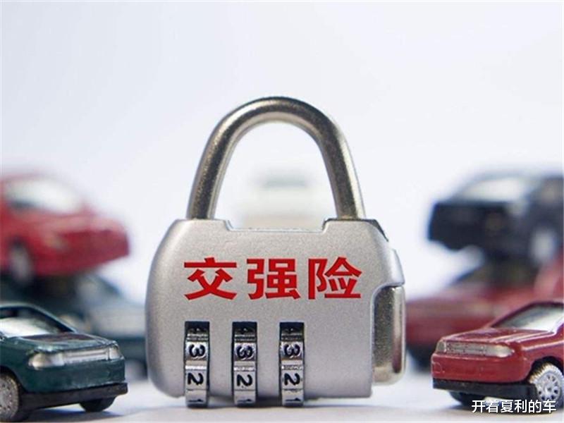 豪车|有钱人开百万豪车，为何只买交强险？老司机：有3点原因！