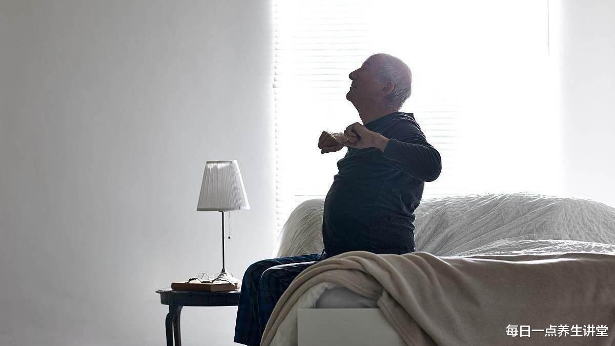 『疾病』早上起床后，不要立刻上厕所，也不要喝水，而是“它”你知道吗？