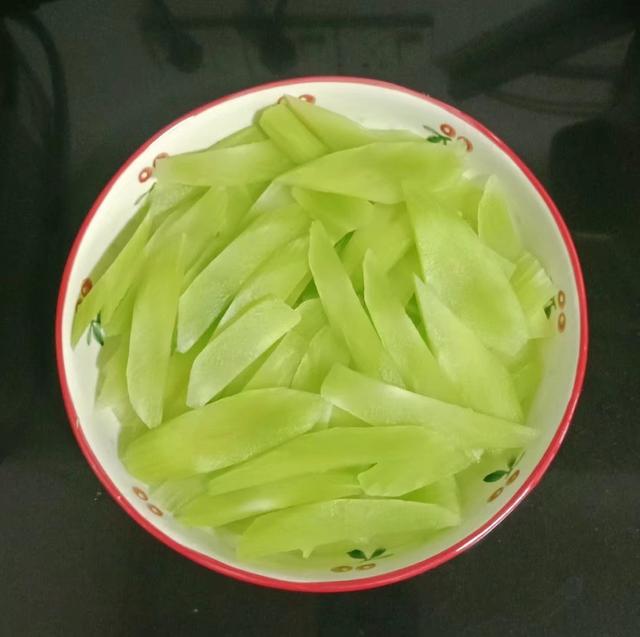 鸡蛋@72岁奶奶睡眠浅，三天两头吃这菜，安神静心，一觉睡到天明