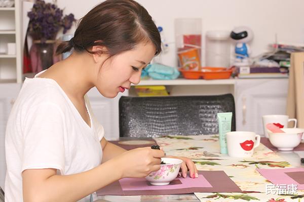 肝脏|肝不好的人和正常人有什么区别？挺明显的，明眼人一下就能看出来