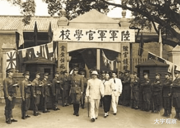 蒋介石|蒋介石念错一个字，导致全中国人跟着读错，连新华字典都迁就他