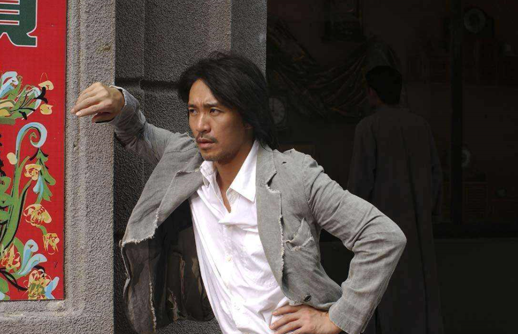 周星驰|为什么谁也惹不起的向华强不敢动周星驰？原来\星爷\这么牛？