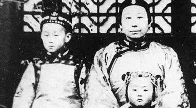 李鸿章■哥哥太穷妹妹太丑,两人干脆说:我们结婚吧!生下一子流传千古