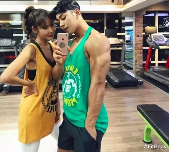 健身|44岁大姐和28岁肌肉型男相恋,怎么看怎么般配