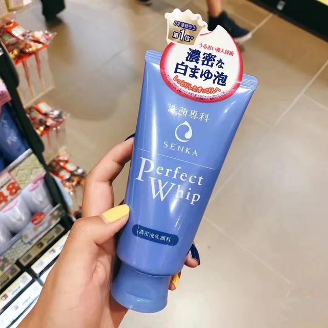 屈臣氏：屈臣氏被拉进“黑名单”的护肤品，很多人都用过，表示绝不回购！